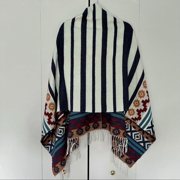 Woolrich Aztec Print Shall Poncho Scarf with Buttons - Picture 5 of 15